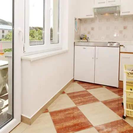 Modern Eingerichtete Ideal Fuer Junge Paaren Im Zentrum Von By Interhome *