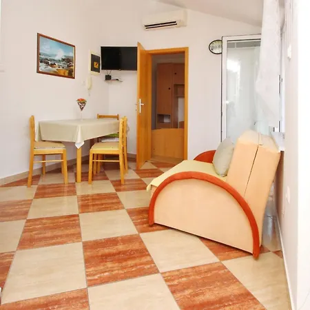 Apartament Modern Eingerichtete Ideal Fuer Junge Paaren Im Zentrum Von By Interhome *