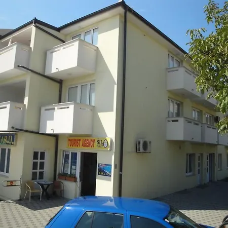 Modern Eingerichtete Ideal Fuer Junge Paaren Im Zentrum Von By Interhome Apartament