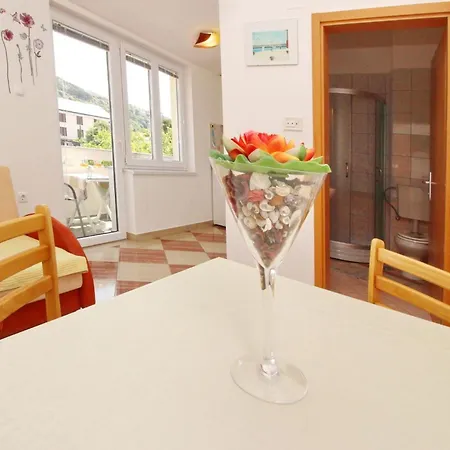 Modern Eingerichtete Ideal Fuer Junge Paaren Im Zentrum Von By Interhome