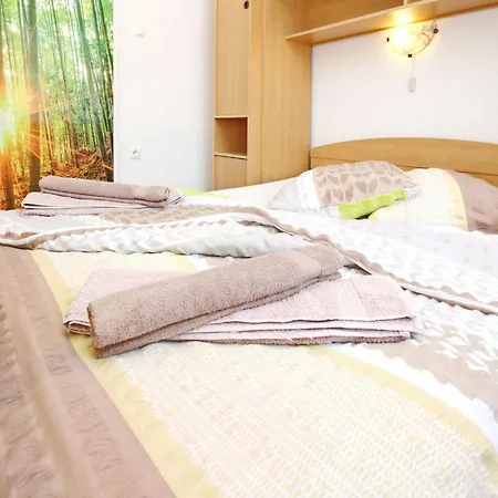 Modern Eingerichtete Ideal Fuer Junge Paaren Im Zentrum Von By Interhome *