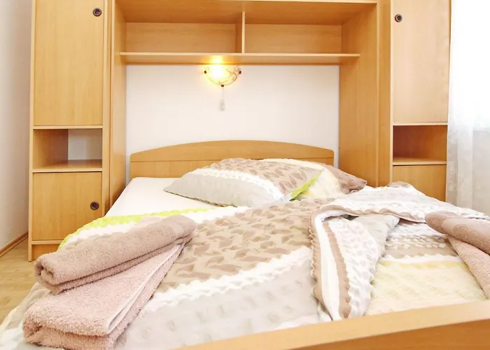 Modern Eingerichtete Ideal Fuer Junge Paaren Im Zentrum Von By Interhome *