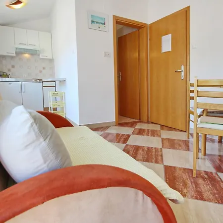 Modern Eingerichtete Ideal Fuer Junge Paaren Im Zentrum Von By Interhome Apartament Baška