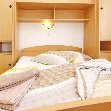 Modern Eingerichtete Ideal Fuer Junge Paaren Im Zentrum Von By Interhome *