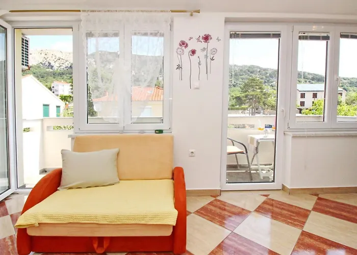 Modern Eingerichtete Ideal Fuer Junge Paaren Im Zentrum Von By Interhome Apartament