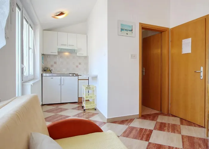 Apartament Modern Eingerichtete Ideal Fuer Junge Paaren Im Zentrum Von By Interhome