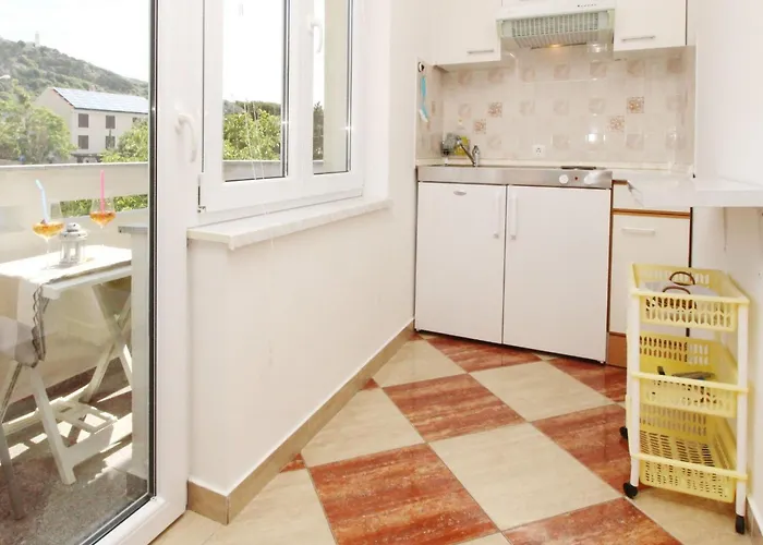 Modern Eingerichtete Ideal Fuer Junge Paaren Im Zentrum Von By Interhome *