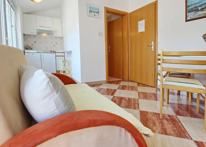 Modern Eingerichtete Ideal Fuer Junge Paaren Im Zentrum Von By Interhome Apartament Baška