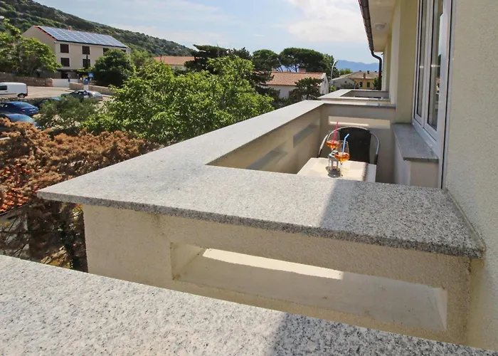 Modern Eingerichtete Ideal Fuer Junge Paaren Im Zentrum Von By Interhome Apartament Baška