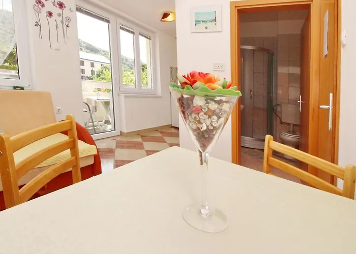 Modern Eingerichtete Ideal Fuer Junge Paaren Im Zentrum Von By Interhome