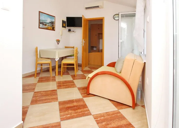 Apartament Modern Eingerichtete Ideal Fuer Junge Paaren Im Zentrum Von By Interhome *