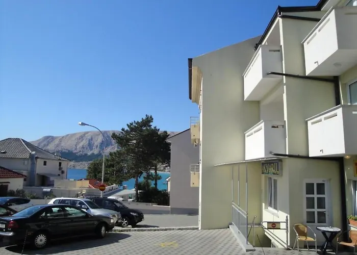 Modern Eingerichtete Ideal Fuer Junge Paaren Im Zentrum Von By Interhome Apartament *